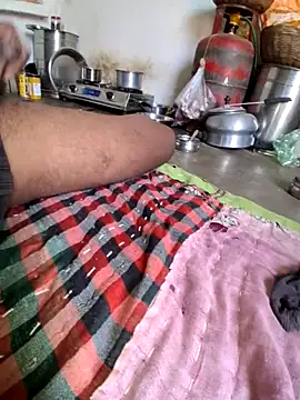 Snapshot of RAYI_Queen_3 chatting on December 15, 2025, 4:06 am RAYI Queen 3 online show from December 15, 2025, 4:06 am