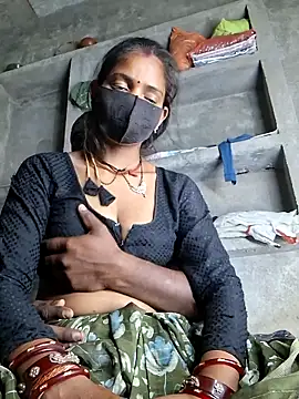 Snapshot of RAYI_Queen_3 chatting on March 31, 2026, 10:32 pm RAYI Queen 3 online show from March 31, 2026, 10:32 pm