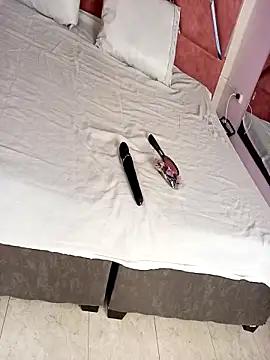 Dulce Pettit online show from October 17, 2025, 12:08 pm