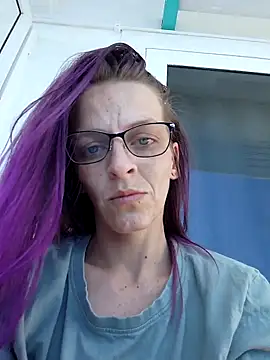 amymatthews92 online show from October 20, 2025, 5:02 pm