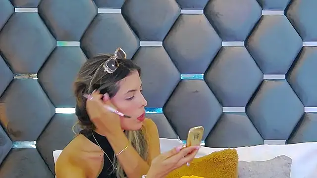 BlaireParker online show from September 23, 2025, 11:57 am