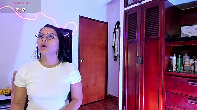 Dilan and Mia online show from September 12, 2025, 1:00 pm