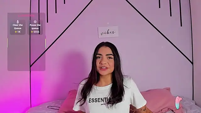 MiahCornell  online show from November 4, 2025, 7:02 pm