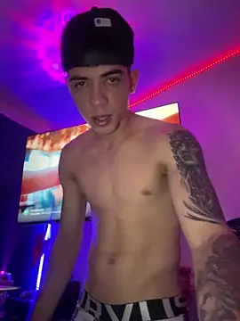 Theo Levis online show from September 21, 2025, 11:17 pm