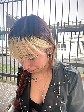 Sallem Pink online show from December 2, 2025, 11:37 am