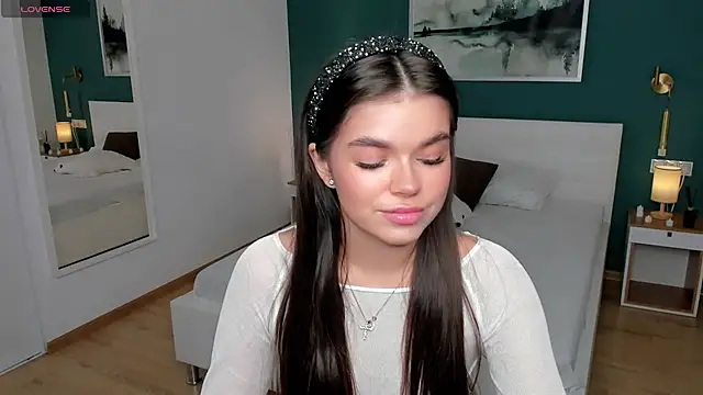 HollisHearl online show from September 17, 2025, 7:10 am