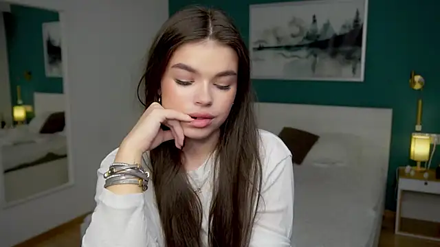 HollisHearl online show from October 8, 2025, 7:28 am