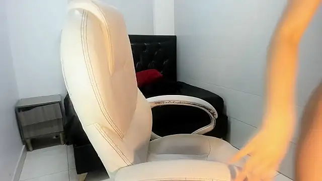 AshleyVanessaRx online show from December 15, 2025, 3:05 pm