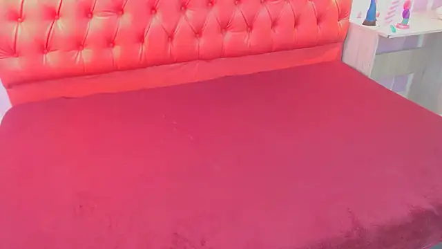 Bunny Petit online show from October 9, 2025, 12:47 pm