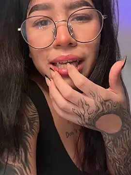 Liz rogers x online show from December 5, 2025, 4:10 am