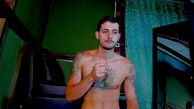 Snapshot of alejo__323__ chatting on April 24, 2026, 3:42 am alejo 323 online show from April 24, 2026, 3:42 am