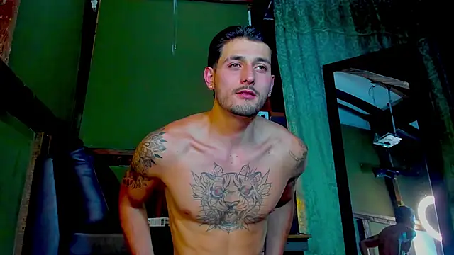 Snapshot of alejo__323__ chatting on May 1, 2026, 1:10 am alejo 323 online show from May 1, 2026, 1:10 am