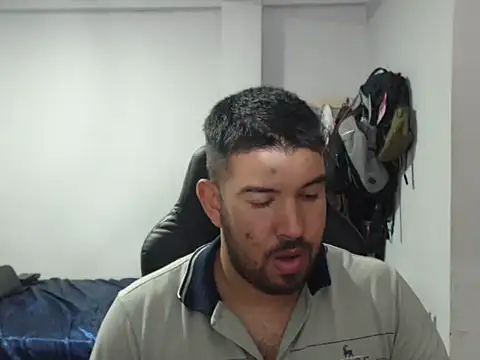 Axel11113 online show from September 16, 2025, 3:07 am