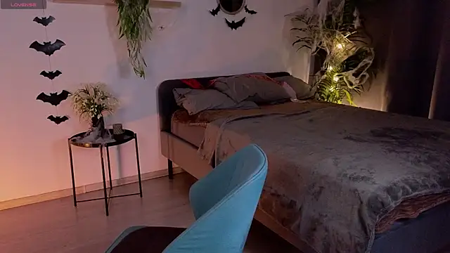 Ashley Glen online show from October 28, 2025, 7:45 am