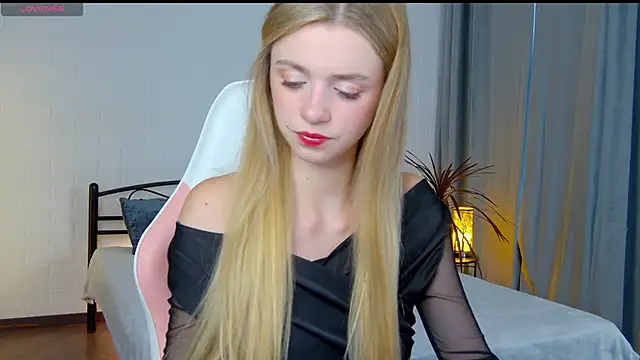 KelsiWest online show from September 16, 2025, 1:12 pm