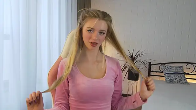 KelsiWest online show from October 2, 2025, 1:40 pm