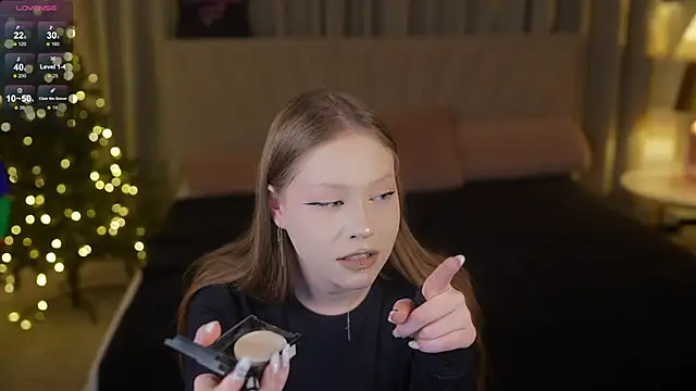 Esmie Smile online show from December 17, 2025, 7:42 pm