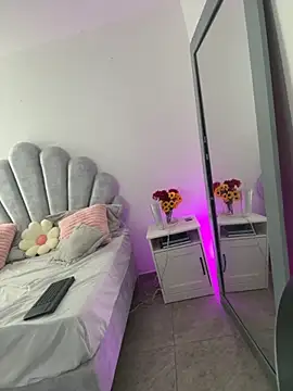 emma-conti2 online show from October 18, 2025, 2:07 pm