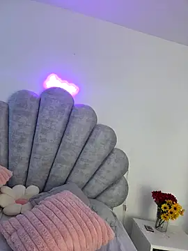 emma-conti2 online show from November 24, 2025, 1:11 pm