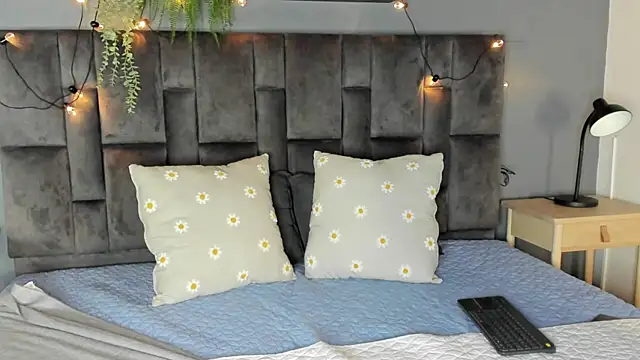 RiriiBrunette   online show from September 22, 2025, 7:38 pm