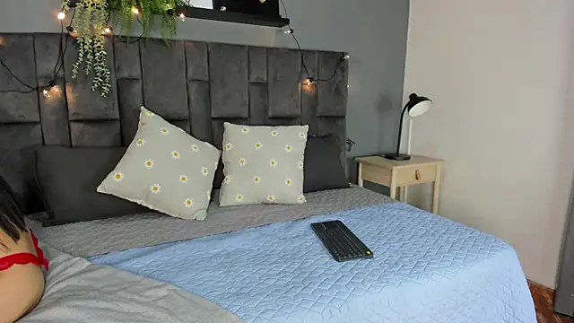 RiriiBrunette   online show from September 26, 2025, 7:40 pm