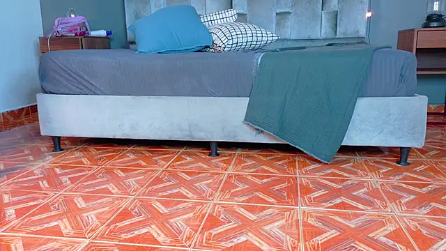 RiriiBrunette   online show from January 15, 2026, 8:34 pm