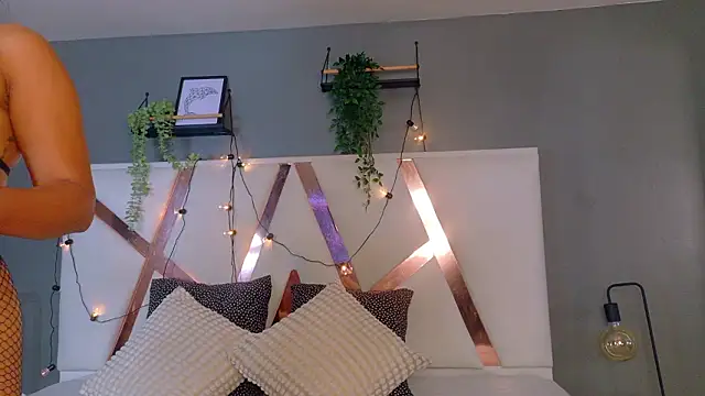 RiriiBrunette   online show from February 19, 2026, 7:43 pm