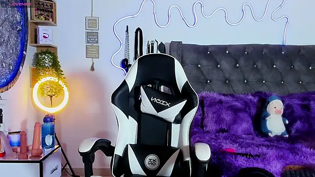 Katherine Rose online show from November 11, 2025, 11:05 pm