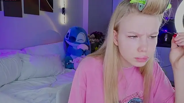 Snapshot of emilyshepar_d chatting on April 1, 2026, 2:12 am emilyshepar d online show from April 1, 2026, 2:12 am