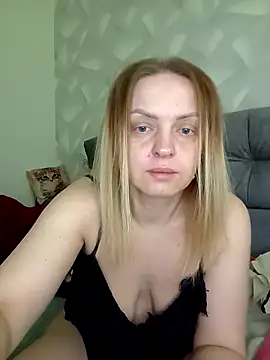 Snapshot of Ami_Foxy chatting on May 10, 2026, 5:56 am Ami Foxy online show from May 10, 2026, 5:56 am