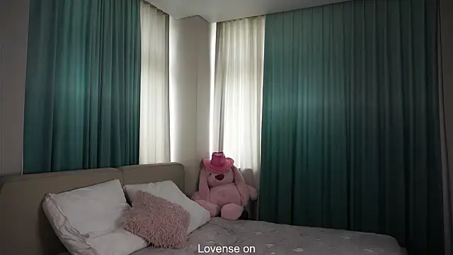 QueenieGitt online show from June 11, 2026, 2:53 am