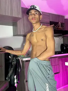 Snapshot of RyanScot4 chatting on October 3, 2025, 8:33 am RyanScot4 online show from October 3, 2025, 8:33 am