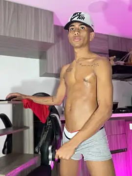 Snapshot of RyanScot4 chatting on October 5, 2025, 6:34 am RyanScot4 online show from October 5, 2025, 6:34 am