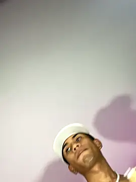 Snapshot of RyanScot4 chatting on October 10, 2025, 4:33 am RyanScot4 online show from October 10, 2025, 4:33 am