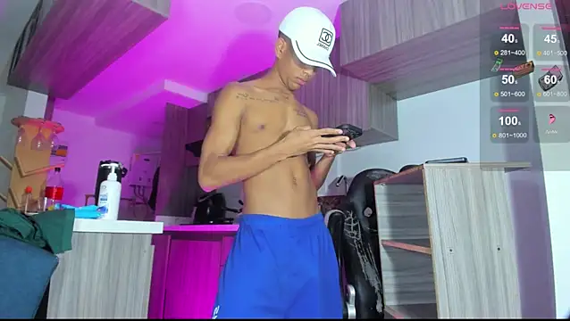 Snapshot of RyanScot4 chatting on October 17, 2025, 4:48 am RyanScot4 online show from October 17, 2025, 4:48 am