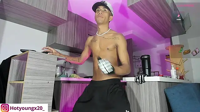 Snapshot of RyanScot4 chatting on November 7, 2025, 5:07 am RyanScot4 online show from November 7, 2025, 5:07 am