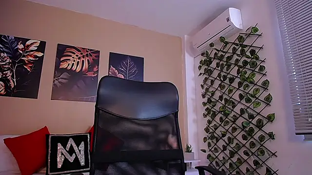 ChristopherBlack  online show from March 9, 2026, 1:04 pm