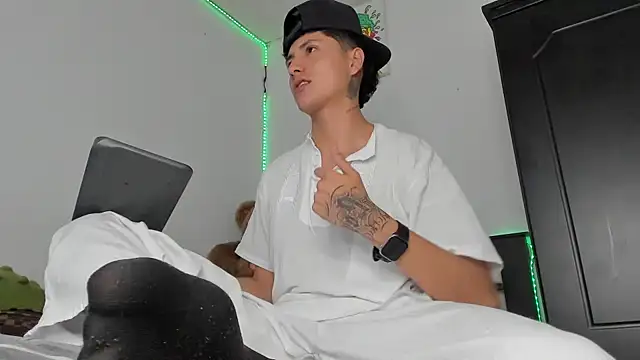 Mateo Escobar online show from November 21, 2025, 10:52 pm