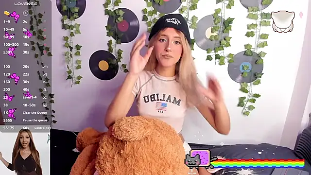 Amy Moonlight online show from September 18, 2025, 9:06 pm