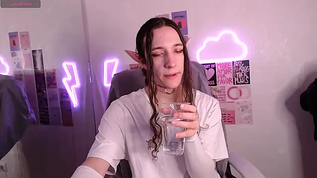 SilverMuse online show from February 12, 2026, 9:21 pm