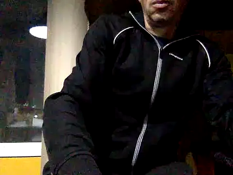 adiluci1 online show from November 23, 2025, 3:39 am