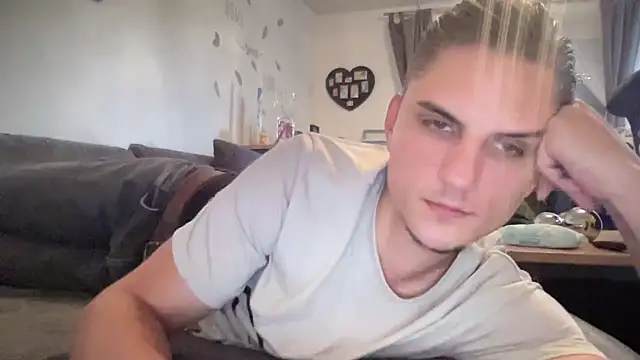 Sweetbooy90 online show from September 30, 2025, 7:46 am