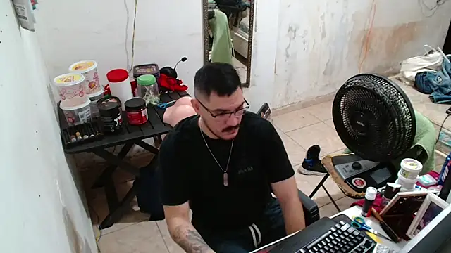 Leonino231 online show from December 21, 2025, 5:20 pm