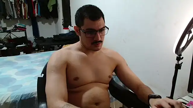 Leonino231 online show from April 20, 2026, 9:49 pm