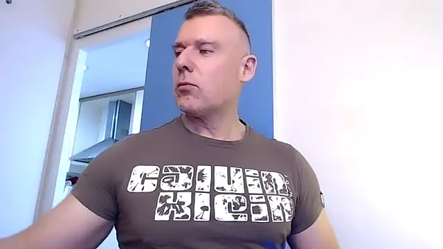 tomfoxcam online show from October 21, 2025, 3:35 pm