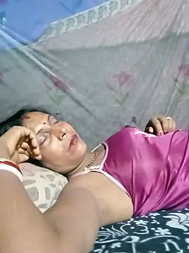 Snapshot of Savita992 chatting on July 13, 2026, 8:22 pm Savita992 online show from July 13, 2026, 8:22 pm