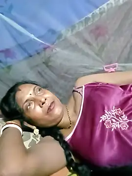 Snapshot of Savita992 chatting on July 15, 2026, 7:52 pm Savita992 online show from July 15, 2026, 7:52 pm