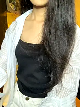 Nhinhi18 online show from September 24, 2025, 3:37 pm