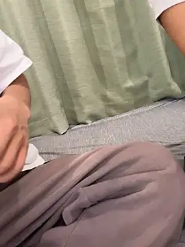 Snapshot of C-4bomb chatting on October 10, 2025, 8:13 am C-4bomb online show from October 10, 2025, 8:13 am