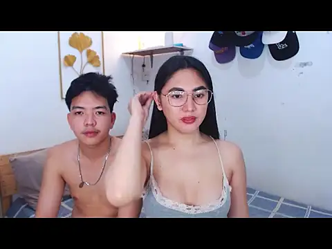 HornyCoupleCum online show from December 15, 2025, 1:26 pm